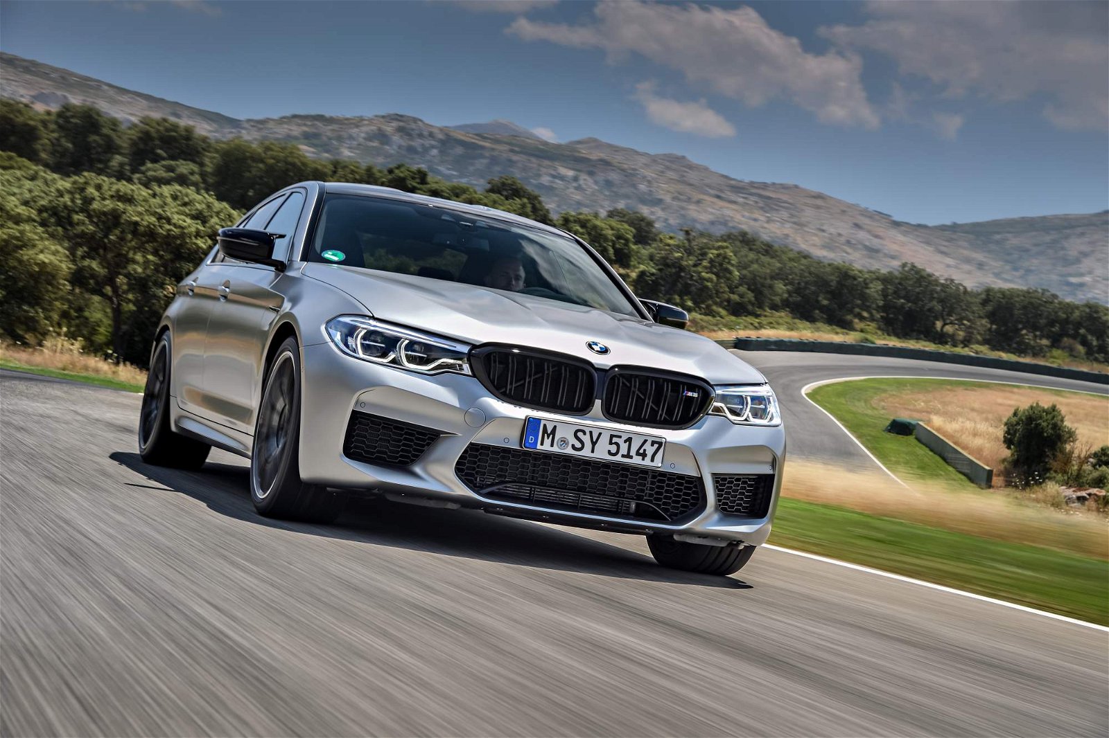 2019-BMW-M5-Competition-37