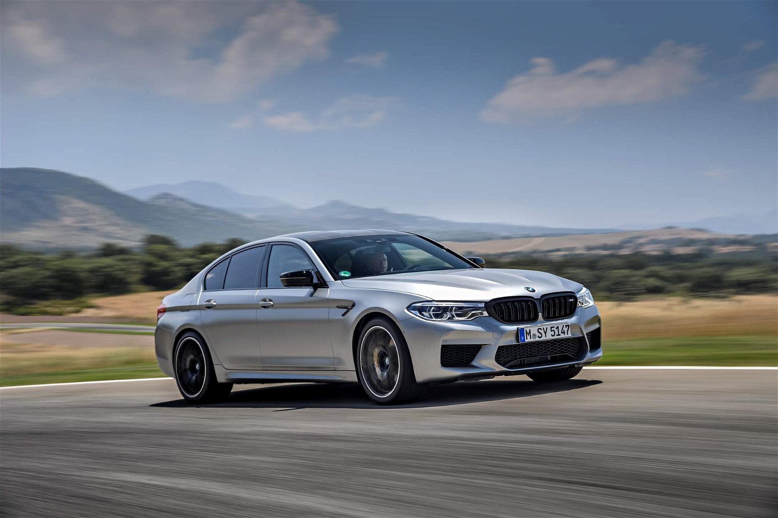 2019-BMW-M5-Competition-40