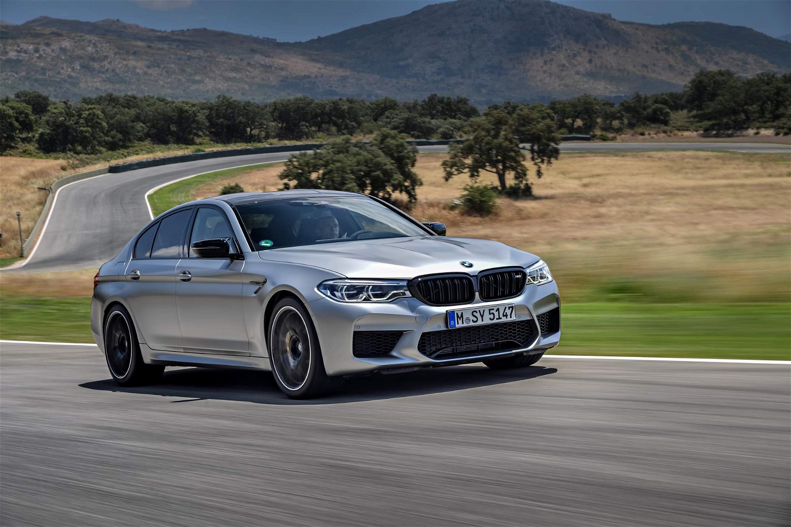 2019-BMW-M5-Competition-41