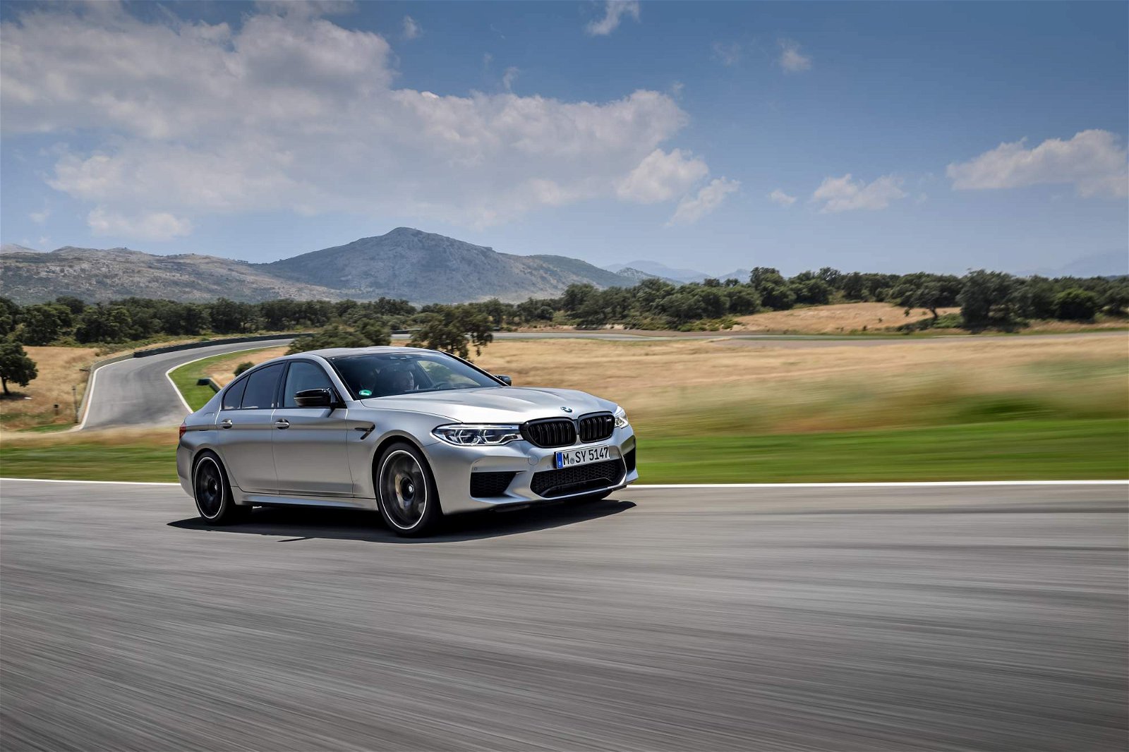 2019-BMW-M5-Competition-44