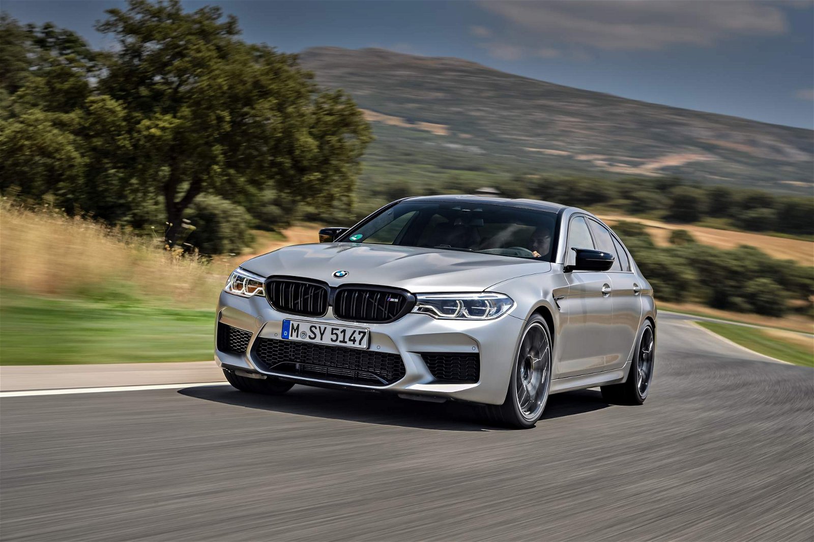 2019-BMW-M5-Competition-46