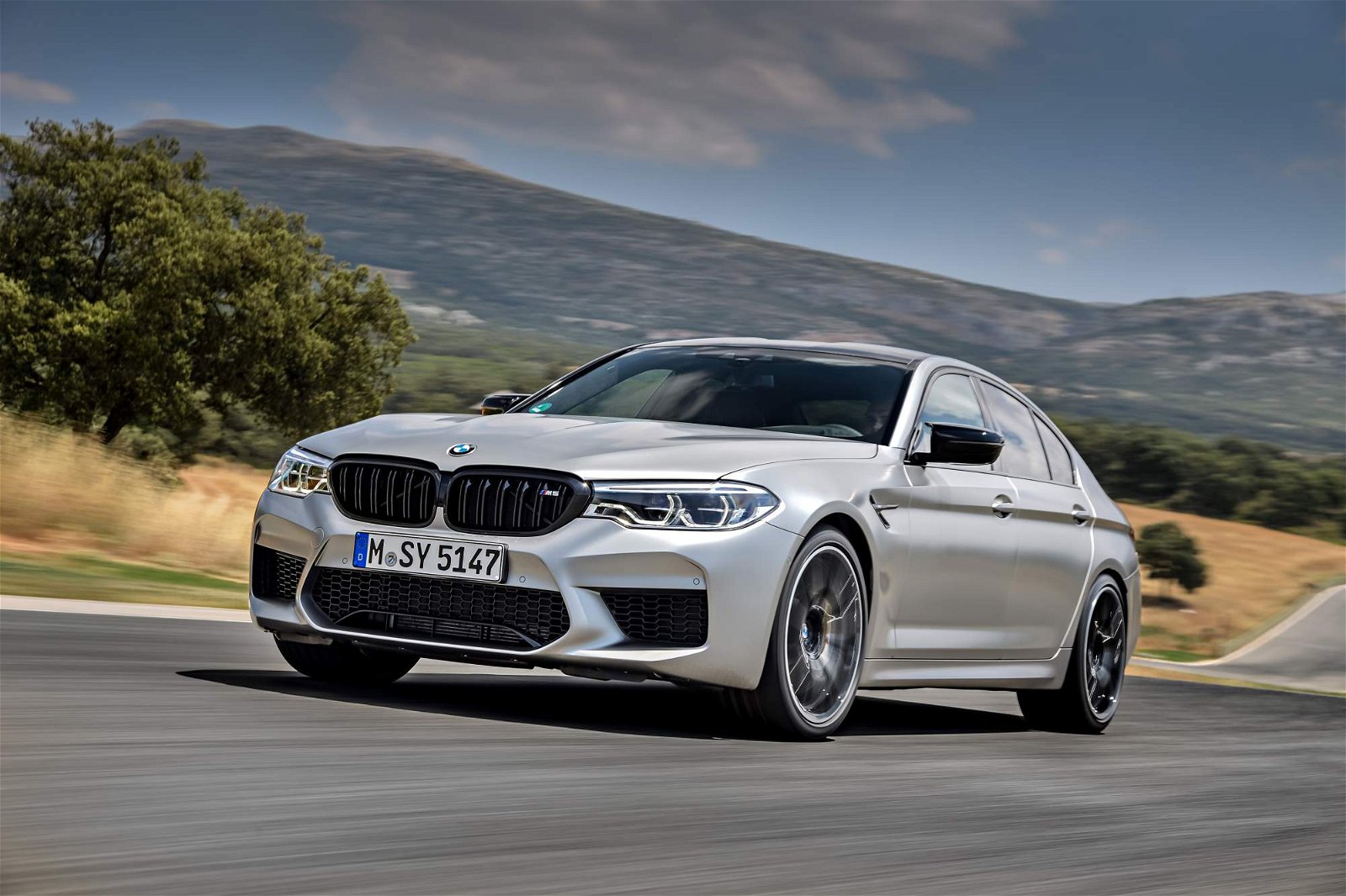 2019-BMW-M5-Competition-47