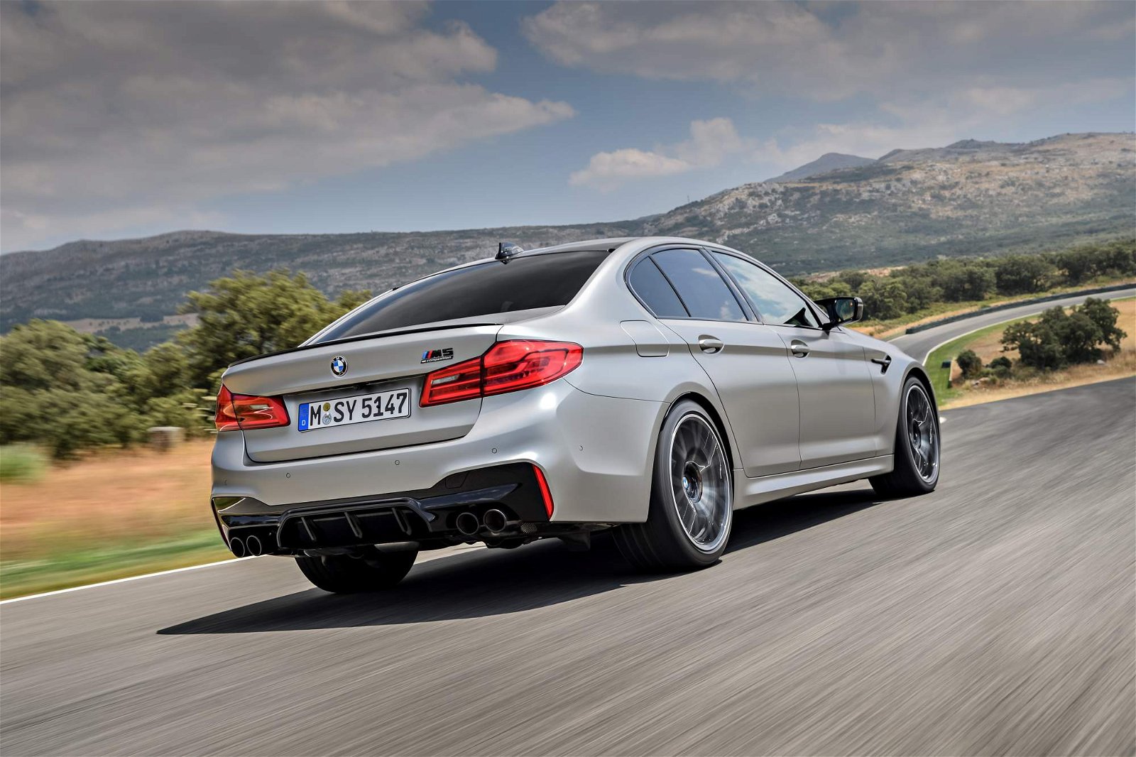 2019-BMW-M5-Competition-52