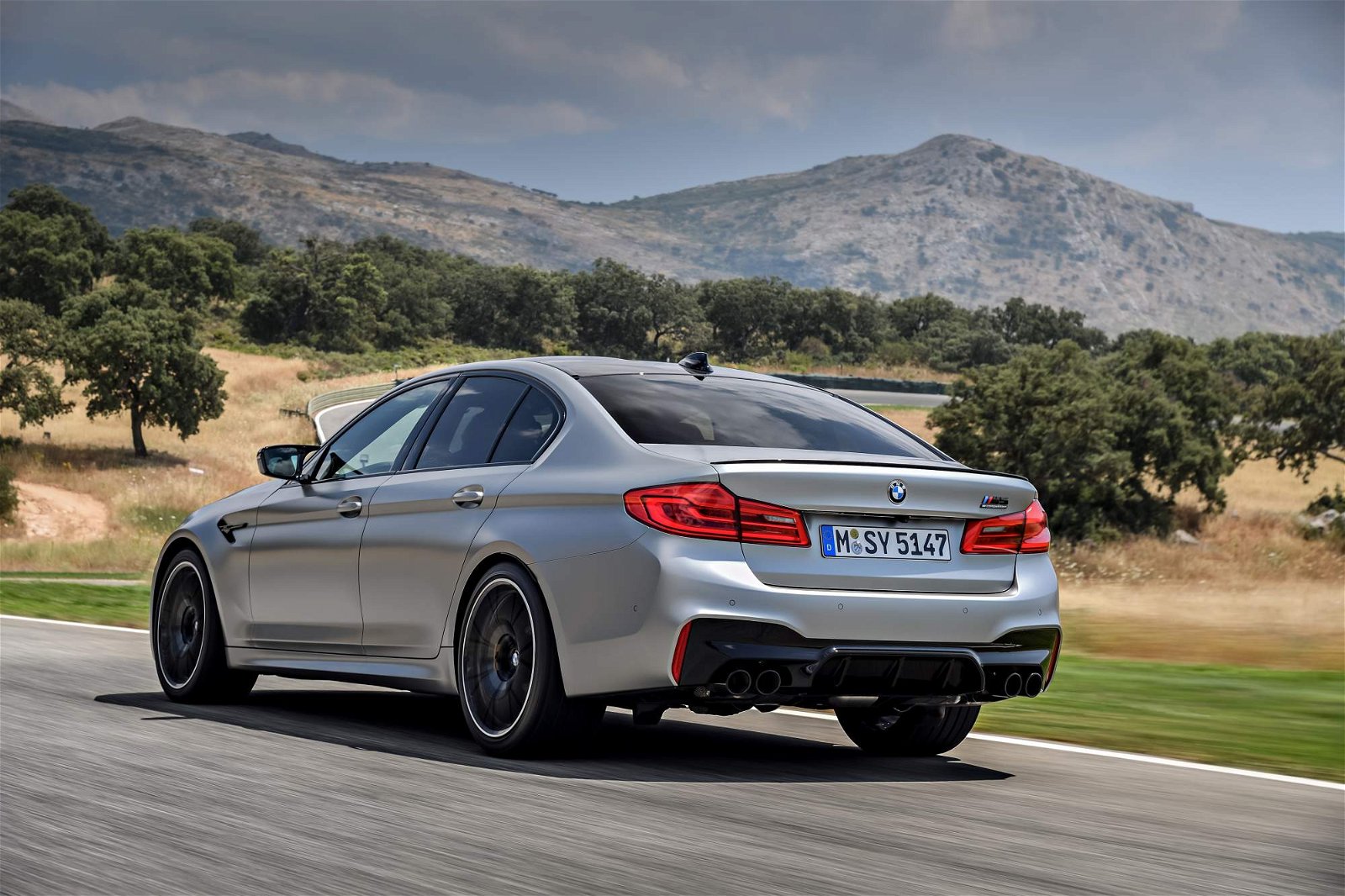 2019-BMW-M5-Competition-54