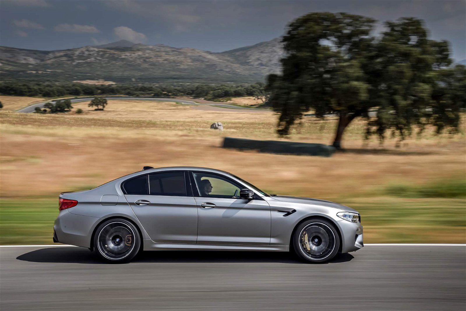 2019-BMW-M5-Competition-63
