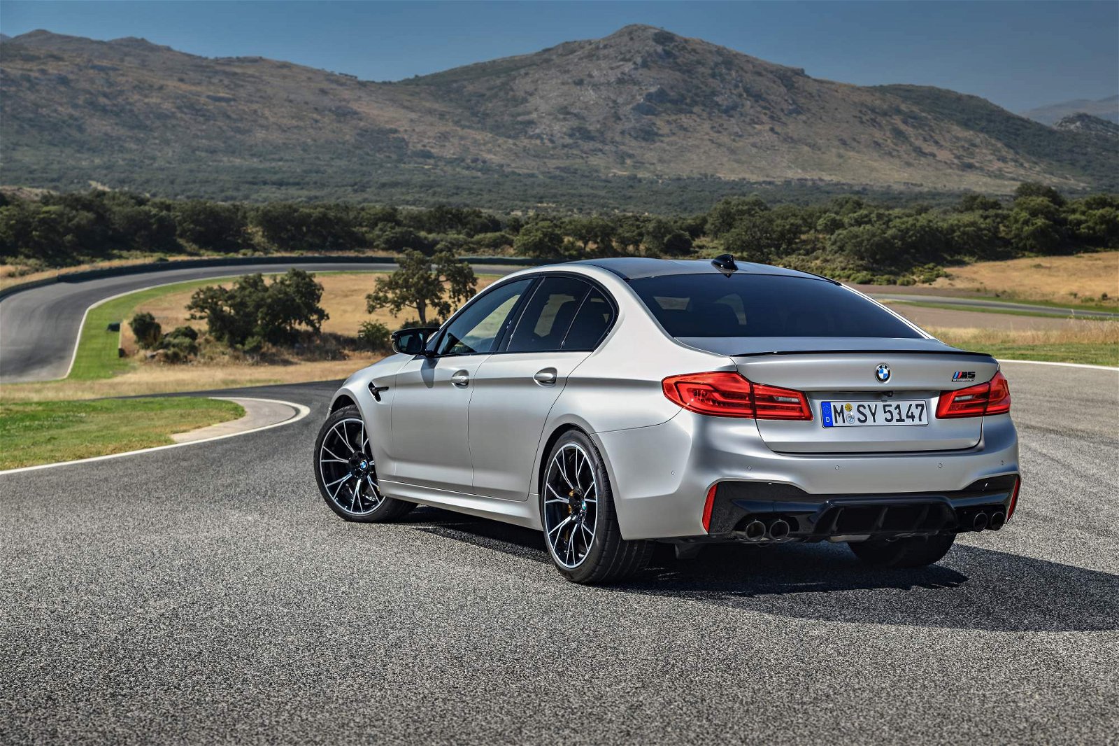 2019-BMW-M5-Competition-71
