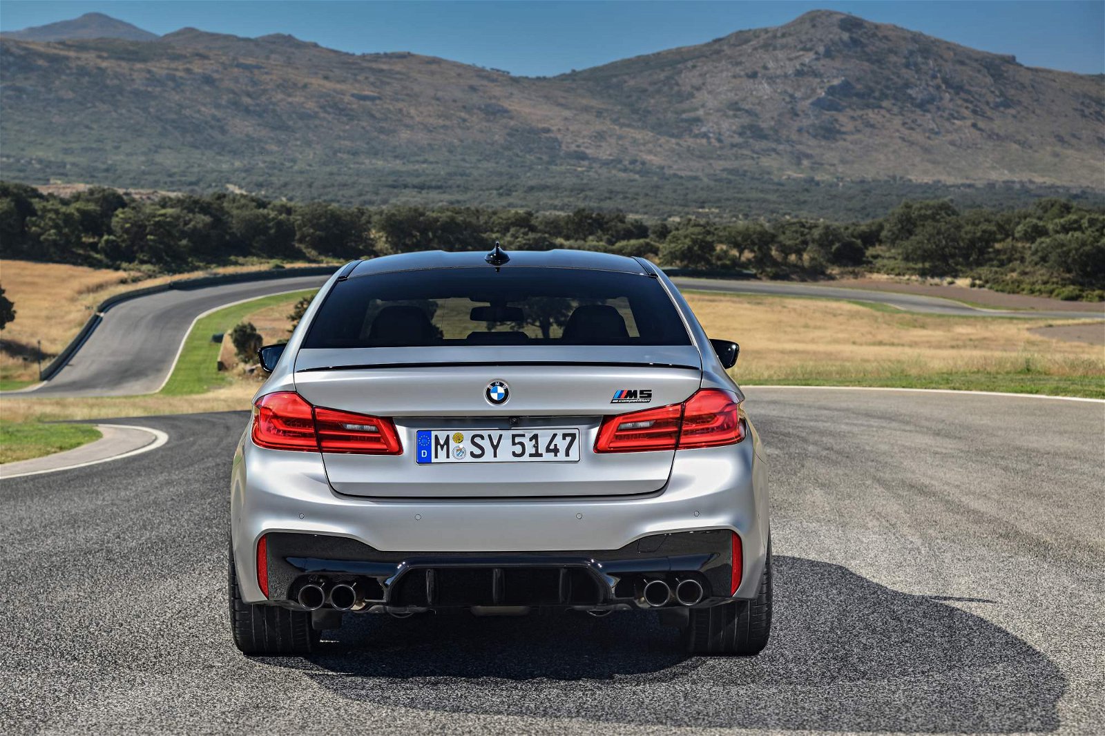 2019-BMW-M5-Competition-74