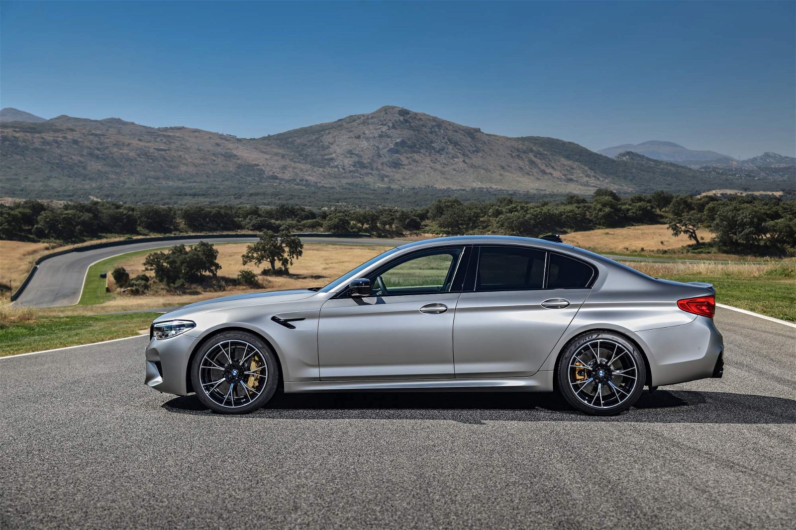 2019-BMW-M5-Competition-76