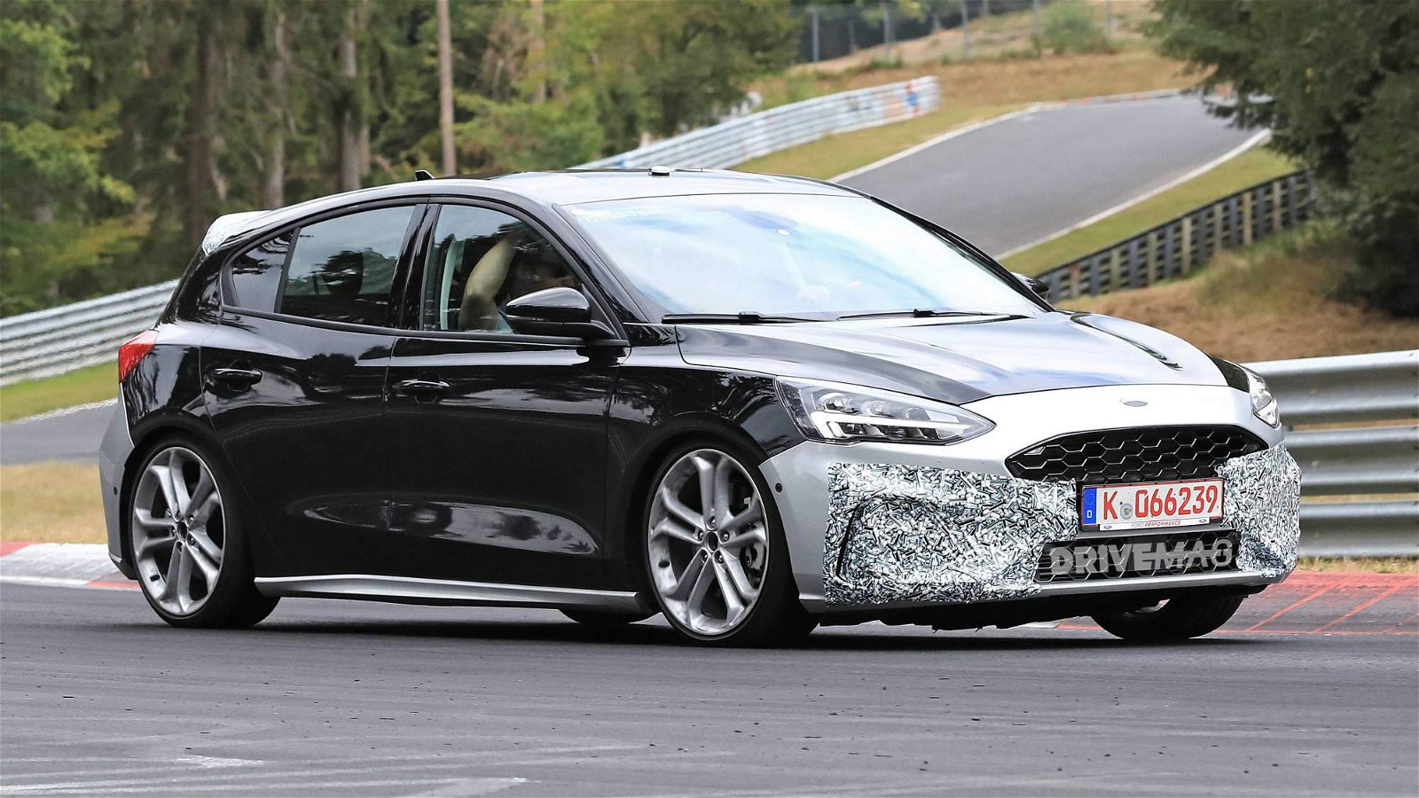 2019-Ford-Focus-ST-0
