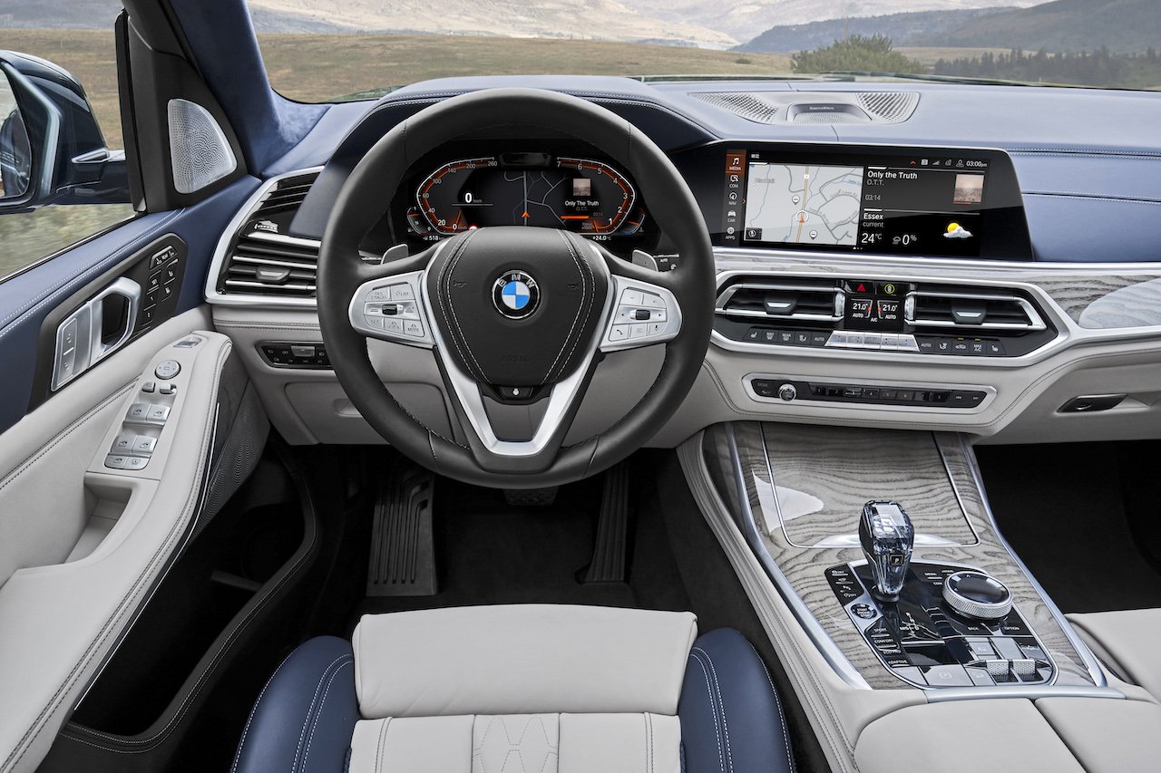 2019-BMW-X7-10