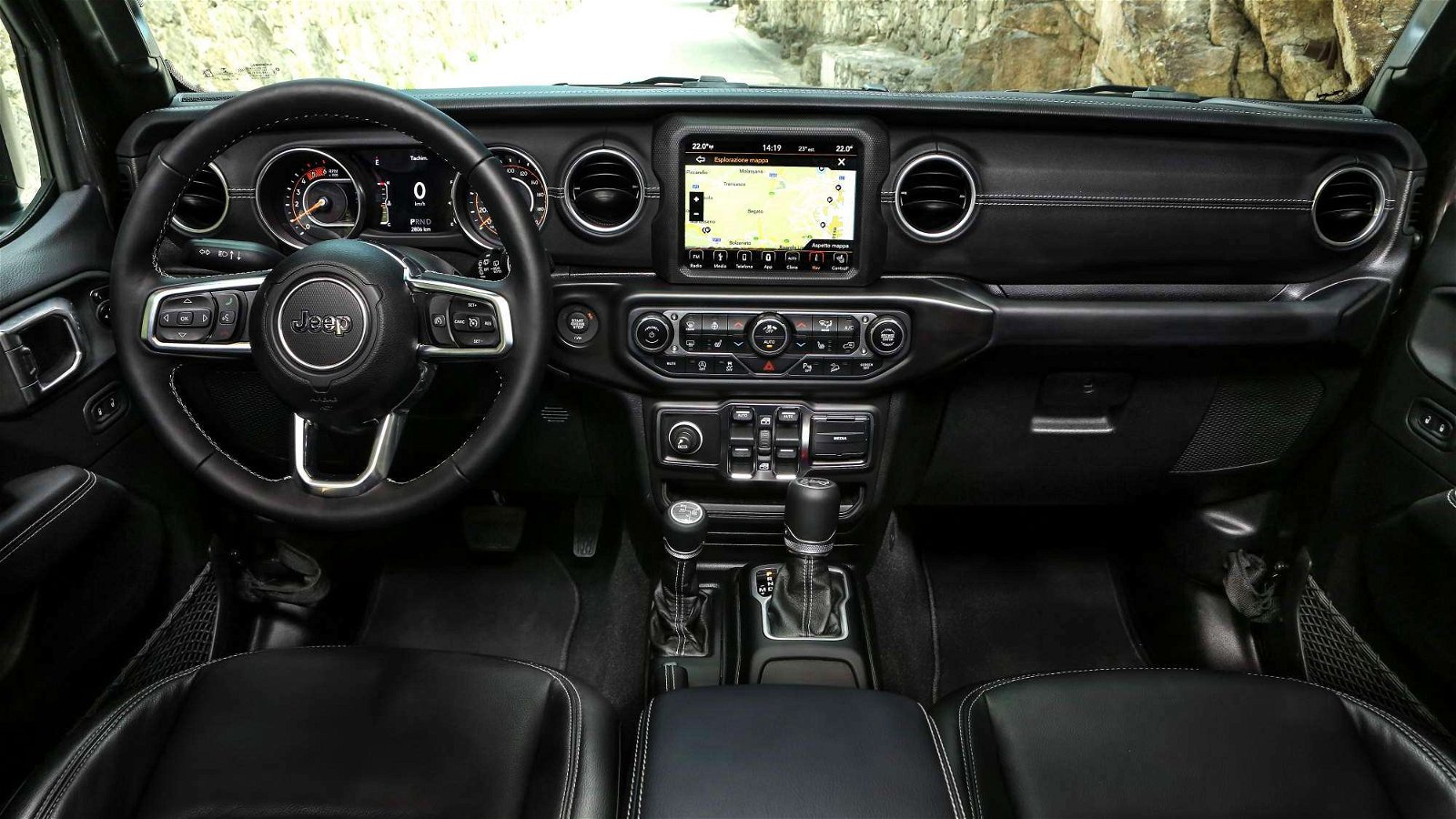 2019-Jeep-Wrangler-interior-7-3255