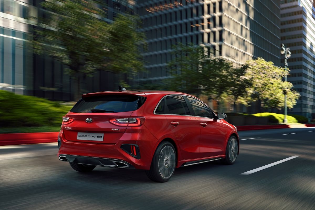 19 Kia Ceed Gt Line Bows In Paris