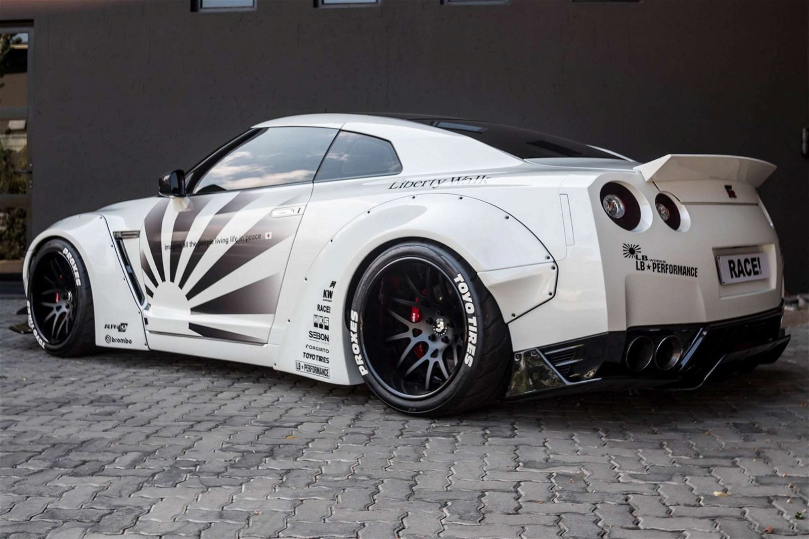 nissan-gt-r-08-by-race-and-lb