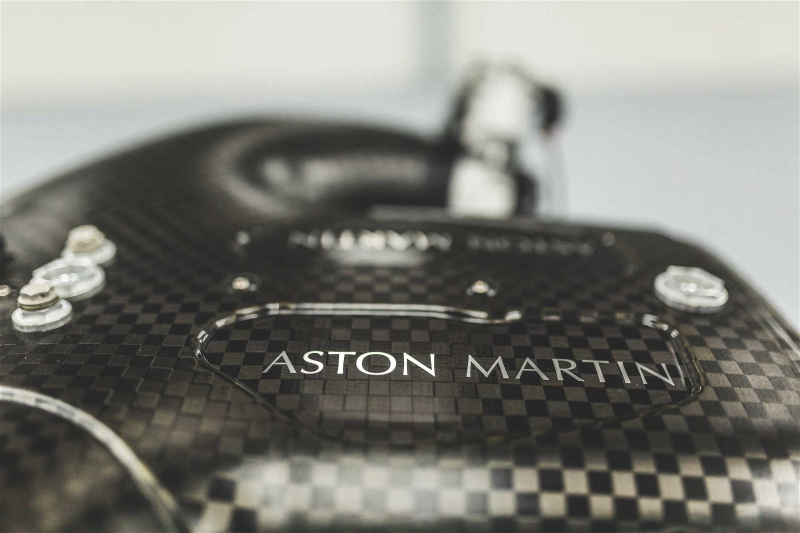 Aston Martin Valkyrie V12 3