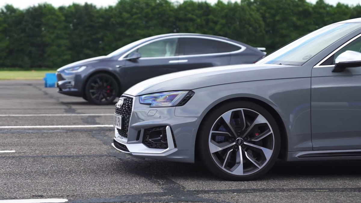 Audi Rs4 Takes On Tesla Model X In Drag Race Brake Test