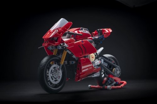 07_Ducati Panigale V4 R LEGO_ Technic__UC154223_High